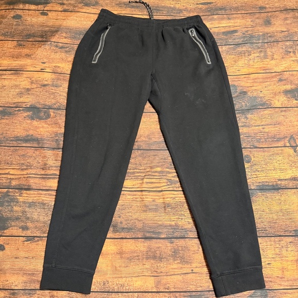 Dynamic Fleece Tapered Sweatpants - Picture 2 of 7